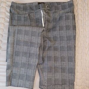 Women’s plaid pants. Size 6